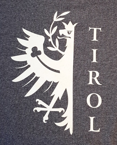sweater_tirol_blau_web
